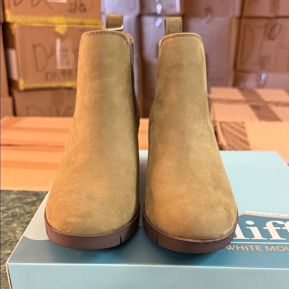 Cliffs by WHITE MOUNTAIN Olive Suede Wedge Chelsea Booties - Picture 2 of 4